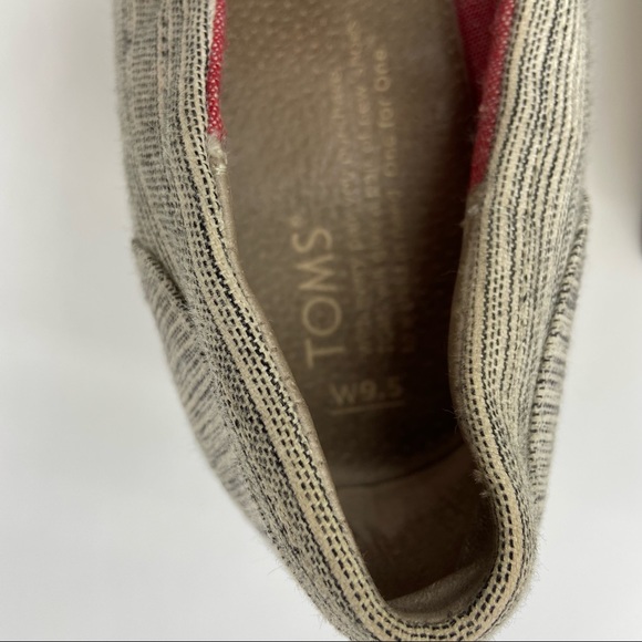 Toms Wedges Women's Size W 9.5 Gray White Striped Open Peep Toe Heels Sandals - Picture 2 of 9